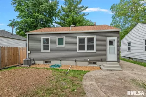 Exterior - 3144 S 5th St, Springfield, IL 62703 photo 10 of 10