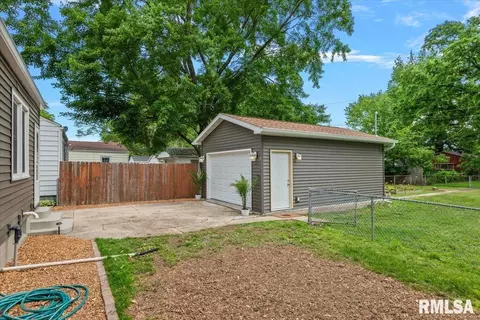 Exterior - 3144 S 5th St, Springfield, IL 62703 photo 5 of 10