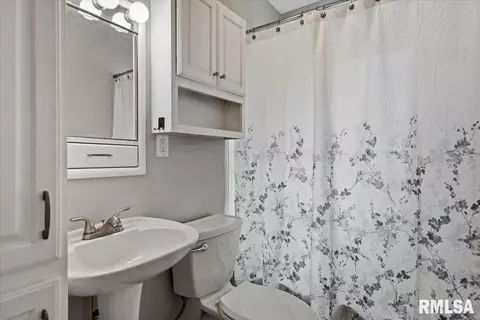Bath - 3144 S 5th St, Springfield, IL 62703 photo 1 of 1