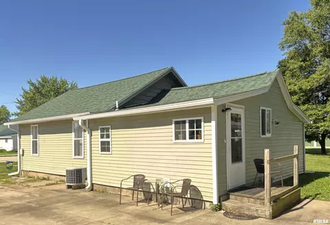Exterior - 209 W C St, Alpha, IL 61413 photo 2 of 2
