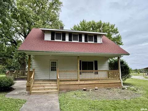 425 Elm St, Victoria, IL 61485