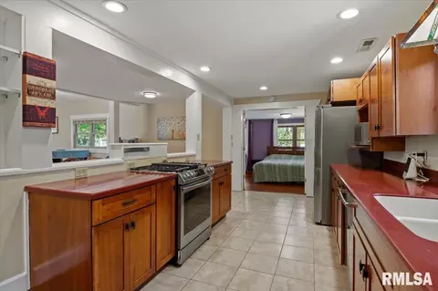 Kitchen - 3104 S 3rd St, Springfield, IL 62703 photo 5 of 6