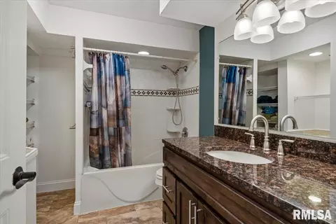 Bath - 3104 S 3rd St, Springfield, IL 62703 photo 1 of 1