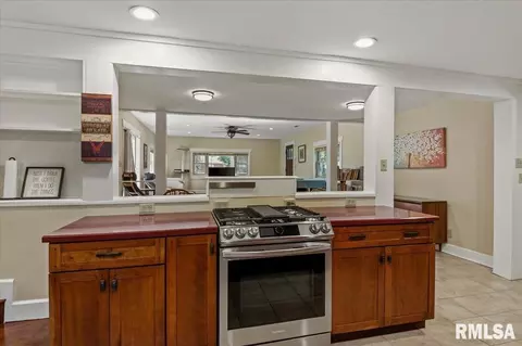 Kitchen - 3104 S 3rd St, Springfield, IL 62703 photo 4 of 6