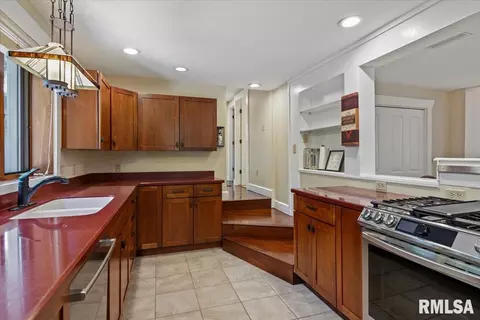 Kitchen - 3104 S 3rd St, Springfield, IL 62703 photo 3 of 6