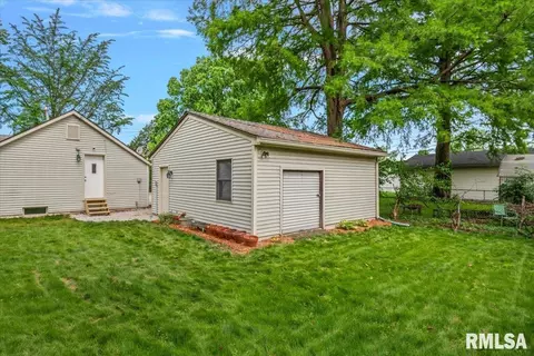 Exterior - 3104 S 3rd St, Springfield, IL 62703 photo 6 of 7