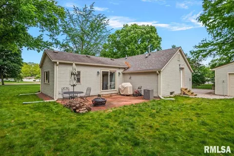 Exterior - 3104 S 3rd St, Springfield, IL 62703 photo 4 of 7