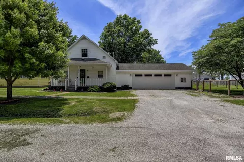 405 N Vine St, Nokomis, IL 62075
