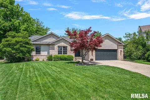 202 Huntington Rd, Chatham, IL 62629