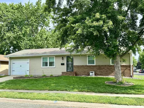 2 Morningside Dr, Jacksonville, IL 62650