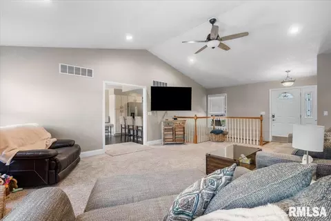 Entry Way - 6808 Ninebark Dr, Springfield, IL 62712 photo 2 of 3