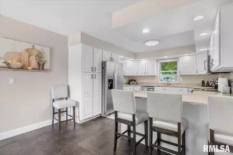 Kitchen - 6808 Ninebark Dr, Springfield, IL 62712 photo 2 of 3