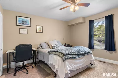 Bedroom - 6808 Ninebark Dr, Springfield, IL 62712 photo 7 of 9