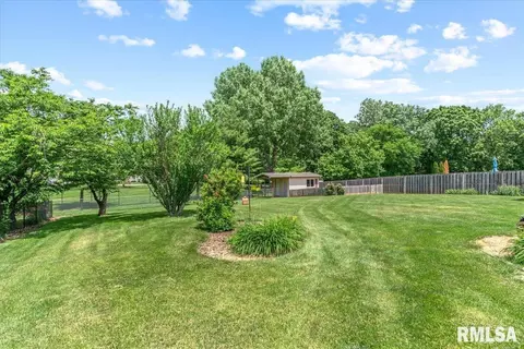 Exterior - 6808 Ninebark Dr, Springfield, IL 62712 photo 7 of 8
