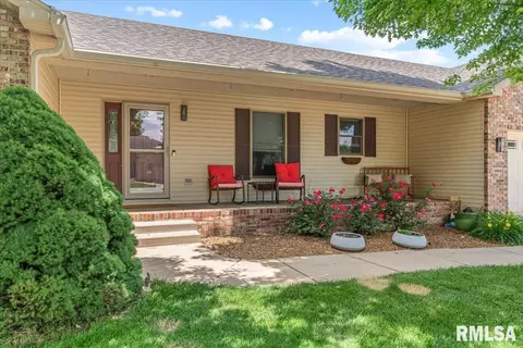 Exterior - 6808 Ninebark Dr, Springfield, IL 62712 photo 2 of 8
