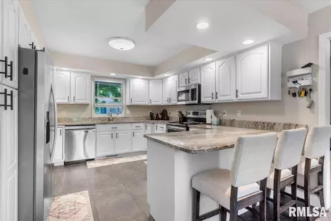 Kitchen - 6808 Ninebark Dr, Springfield, IL 62712 photo 1 of 3