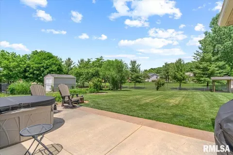 Exterior - 6808 Ninebark Dr, Springfield, IL 62712 photo 4 of 8