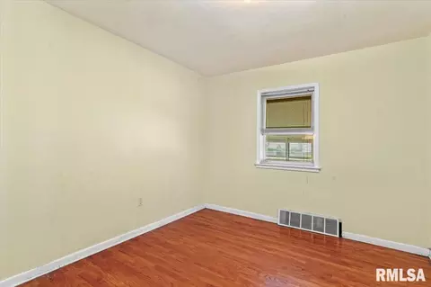 Bedroom - 2424 Holmes Ave, Springfield, IL 62704 photo 1 of 9