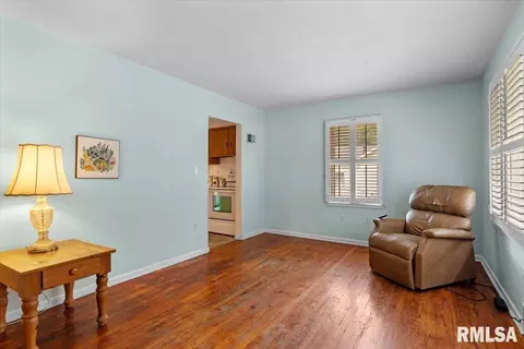 Living - 2424 Holmes Ave, Springfield, IL 62704 photo 2 of 2