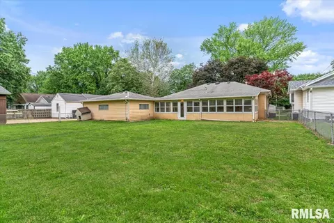 Exterior - 2424 Holmes Ave, Springfield, IL 62704 photo 6 of 9