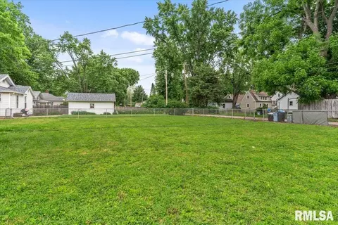 Exterior - 2424 Holmes Ave, Springfield, IL 62704 photo 7 of 9