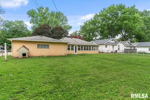 Exterior - 2424 Holmes Ave, Springfield, IL 62704 photo 8 of 9