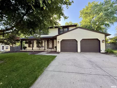 6901 N Aycliffe Dr, Peoria, IL 61614