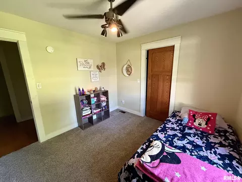 Bedroom - 27 Circle Dr, Springfield, IL 62703 photo 9 of 10