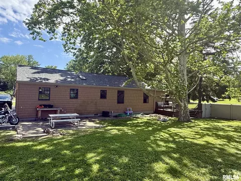 Exterior - 27 Circle Dr, Springfield, IL 62703 photo 3 of 9