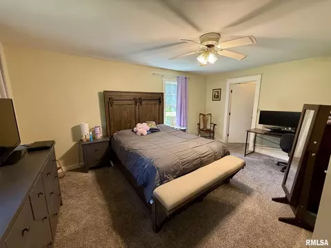 Bedroom - 27 Circle Dr, Springfield, IL 62703 photo 1 of 10