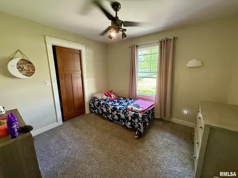Bedroom - 27 Circle Dr, Springfield, IL 62703 photo 8 of 10
