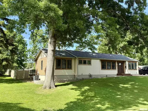 Exterior - 27 Circle Dr, Springfield, IL 62703 photo 2 of 9