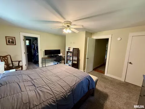 Bedroom - 27 Circle Dr, Springfield, IL 62703 photo 4 of 10