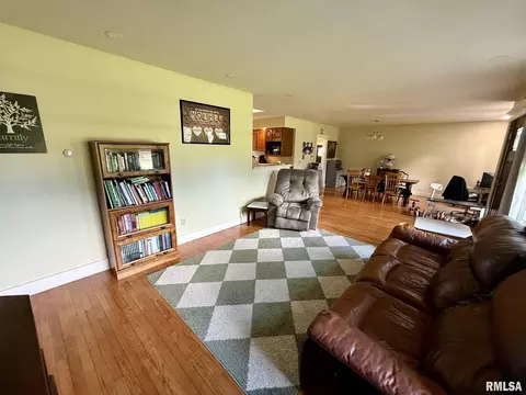 Living - 27 Circle Dr, Springfield, IL 62703 photo 3 of 3