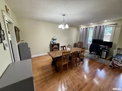 Dining - 27 Circle Dr, Springfield, IL 62703 photo 1 of 3