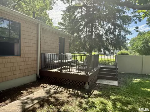 Exterior - 27 Circle Dr, Springfield, IL 62703 photo 6 of 9