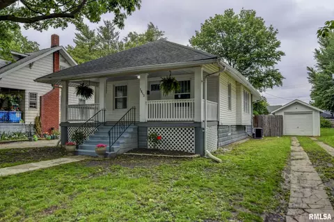 1013 W Vine St, Taylorville, IL 62568