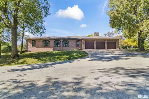 6263 Bunker Hill Rd, New Berlin, IL 62670