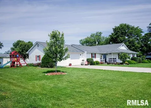 401 Gehle St, Saint Peter, IL 62880