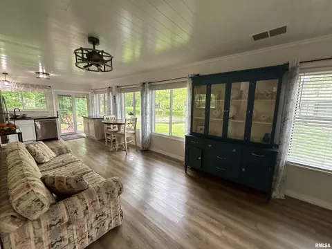Living - 67 Trailridge Ln, Springfield, IL 62704 photo 1 of 2