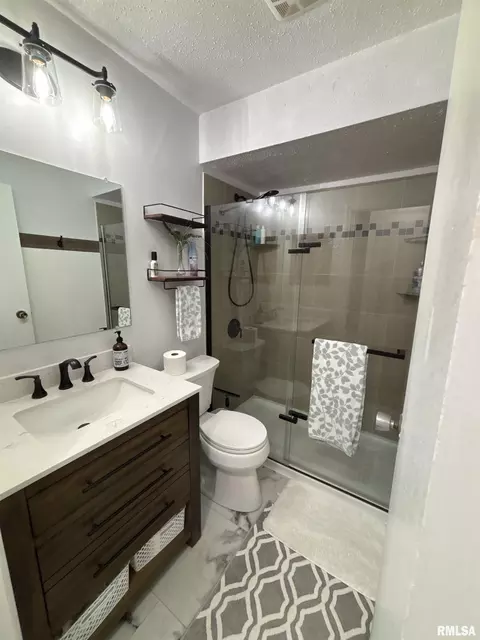 Bath - 67 Trailridge Ln, Springfield, IL 62704 photo 1 of 1