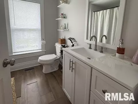 Bath - 2509 S 10th St, Springfield, IL 62703 photo 1 of 4