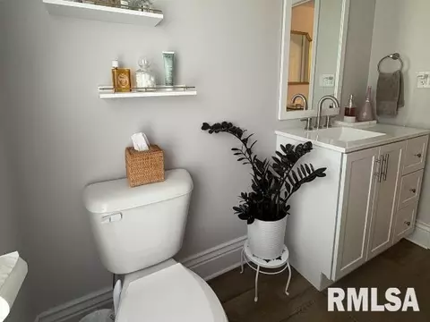 Bath - 2509 S 10th St, Springfield, IL 62703 photo 2 of 4