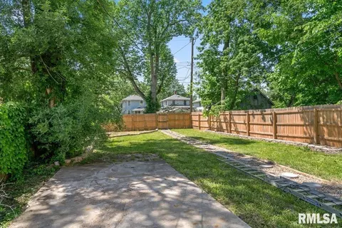 Exterior - 2509 S 10th St, Springfield, IL 62703 photo 4 of 6