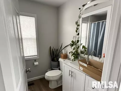 Bath - 2509 S 10th St, Springfield, IL 62703 photo 3 of 4