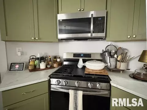Kitchen - 2509 S 10th St, Springfield, IL 62703 photo 2 of 2