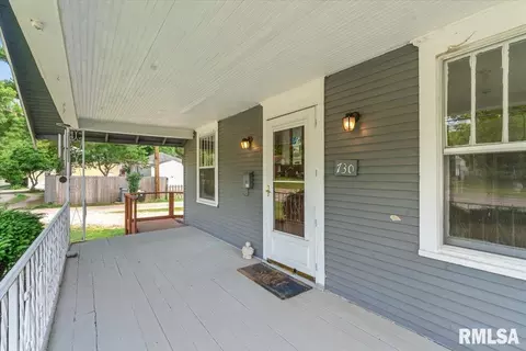 Exterior - 730 W Ash St, Springfield, IL 62704 photo 3 of 9
