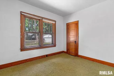 Bedroom - 730 W Ash St, Springfield, IL 62704 photo 4 of 4