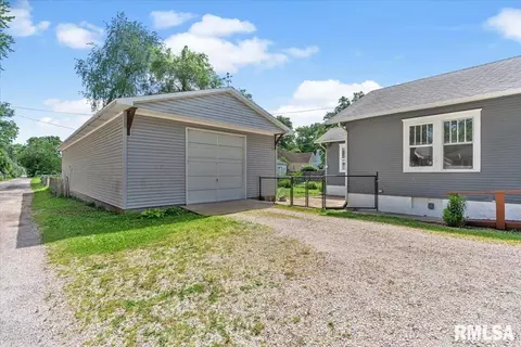 Exterior - 730 W Ash St, Springfield, IL 62704 photo 1 of 9