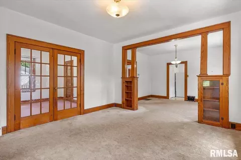 Living - 730 W Ash St, Springfield, IL 62704 photo 5 of 5